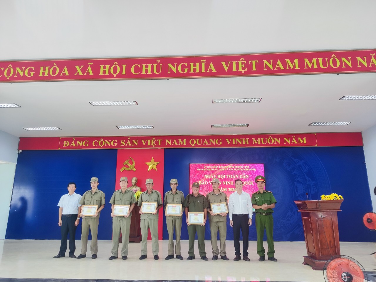 Khen thưởng các cá nhân có thành tích xuất sắc trong phong trào Toàn dân bảo vệ an ninh Tổ quốc năm 2024